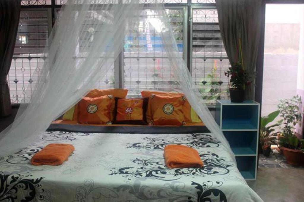 Kikie'S House Vandrarhem Chiang Mai Rum bild