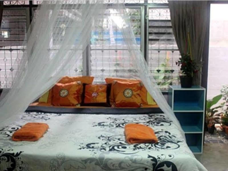 Kikie'S House Vandrarhem Chiang Mai Exteriör bild